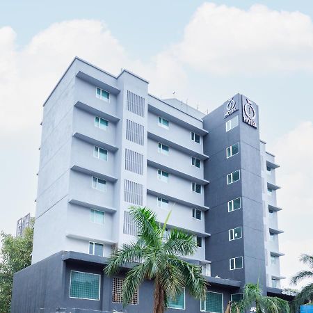 J Hotel And Banquets 孟买 外观 照片