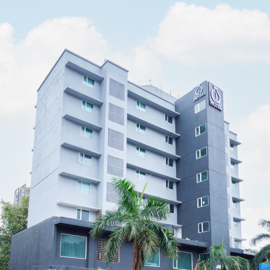 J Hotel And Banquets 孟买 外观 照片