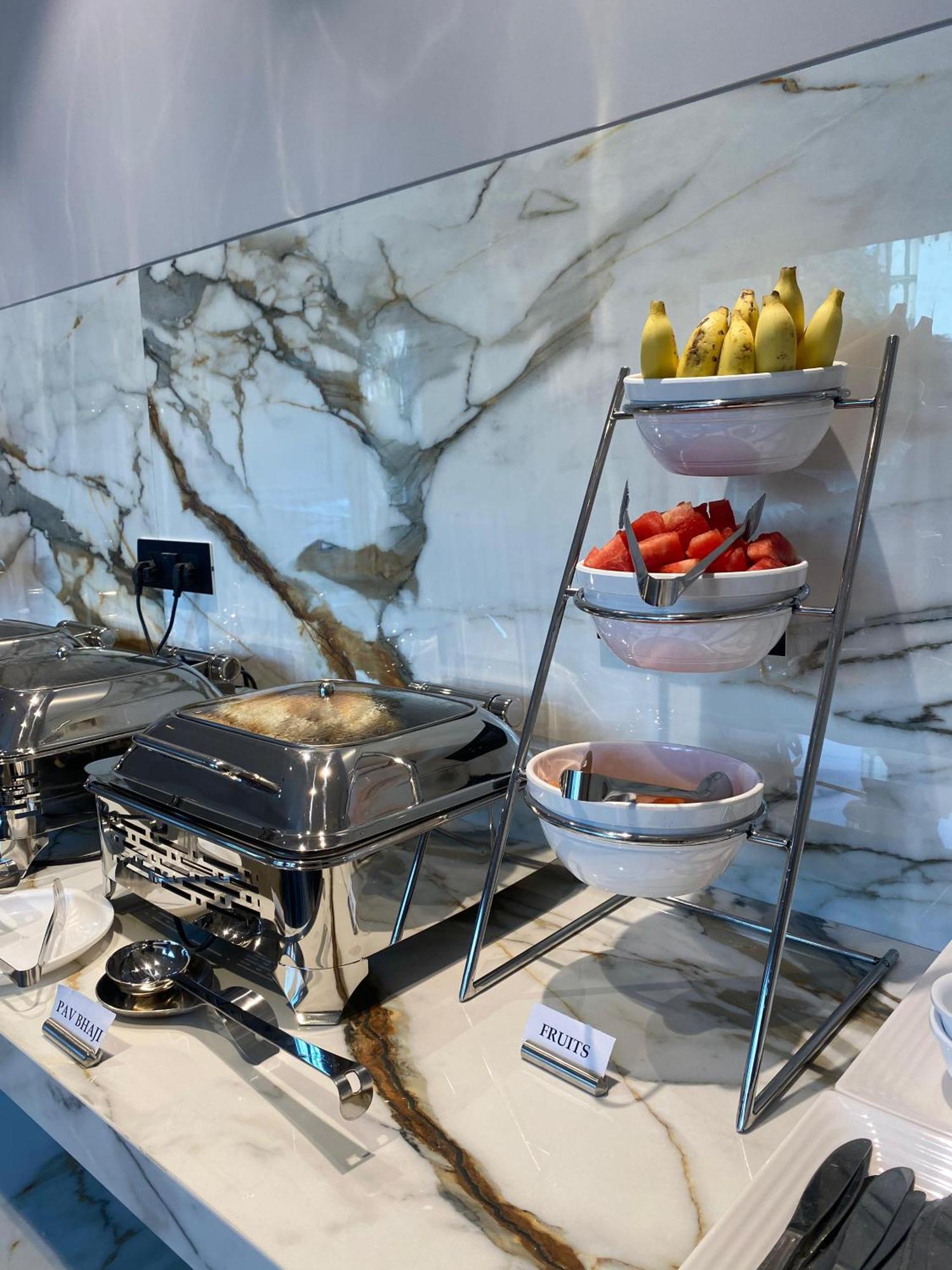 J Hotel And Banquets 孟买 外观 照片
