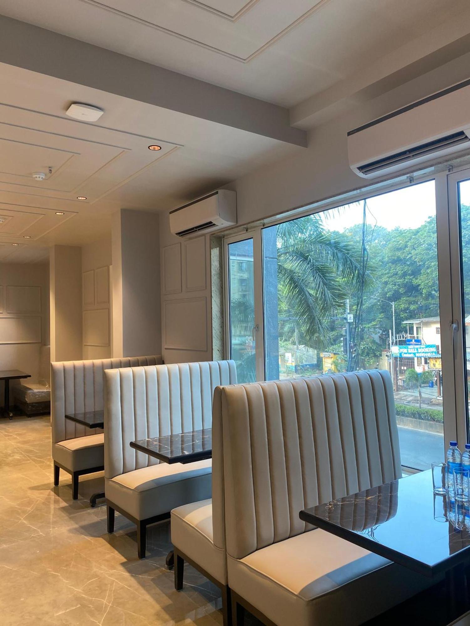 J Hotel And Banquets 孟买 外观 照片