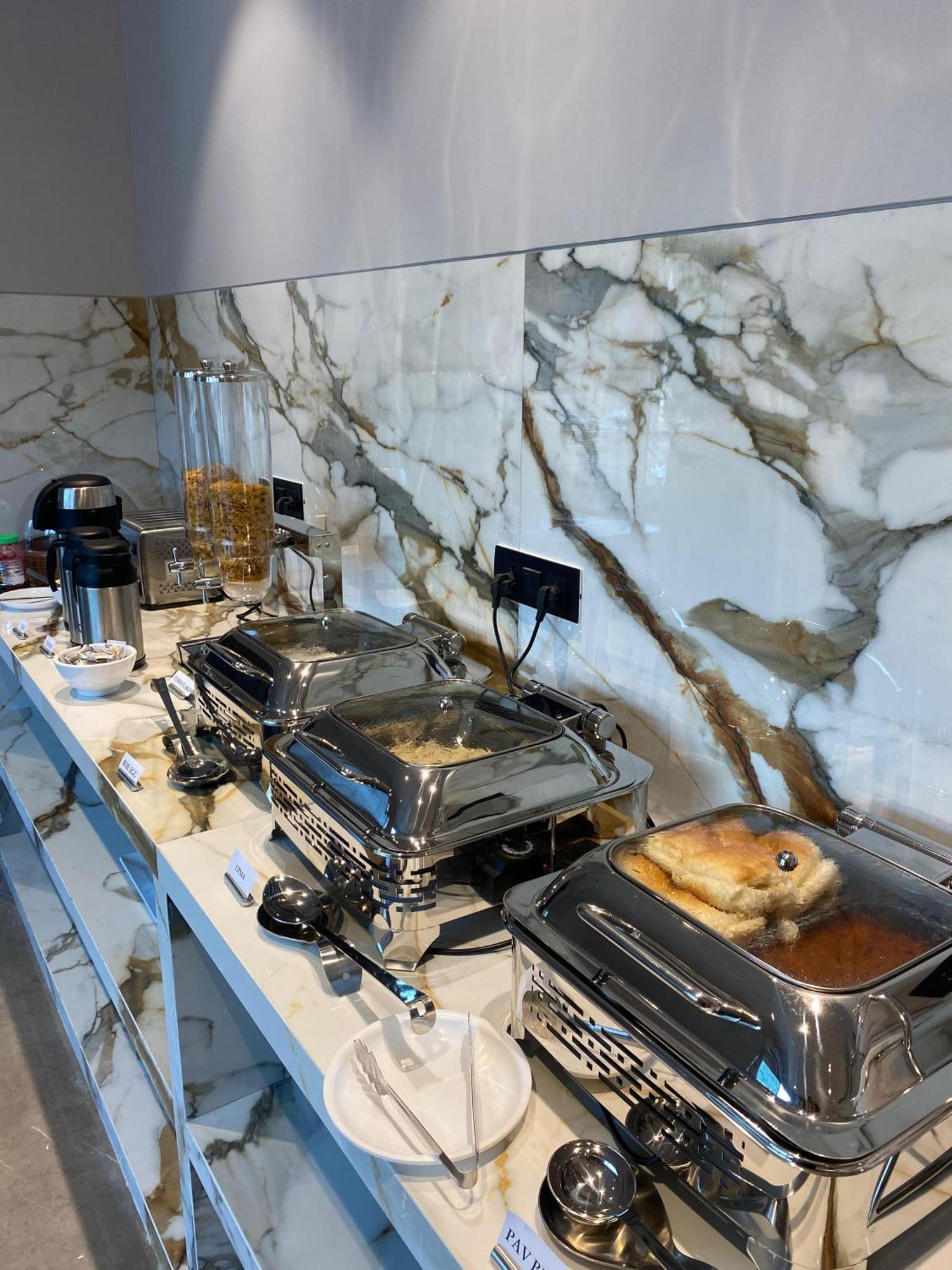 J Hotel And Banquets 孟买 外观 照片