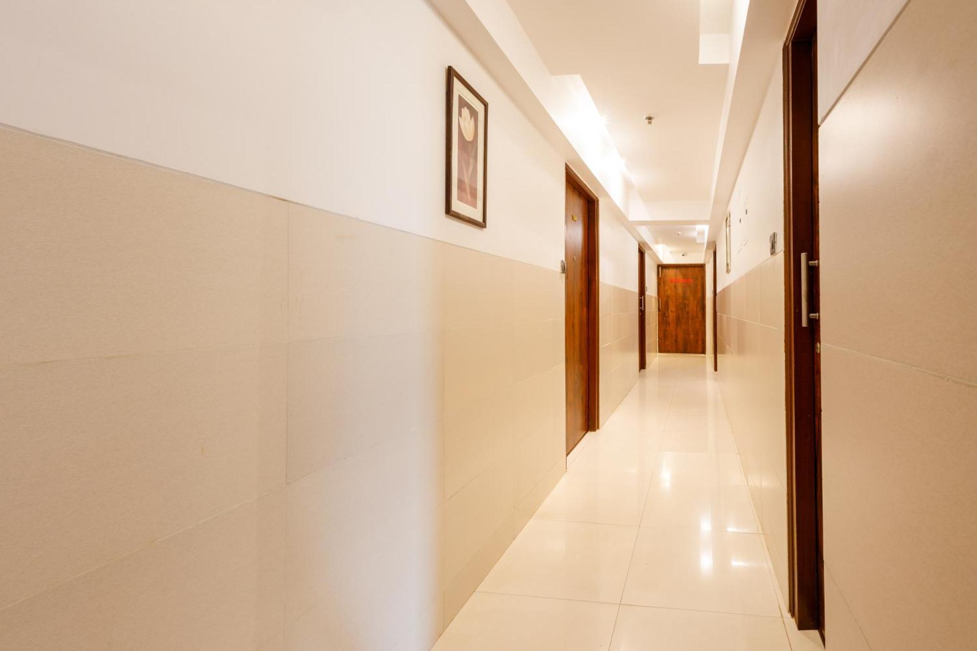 J Hotel And Banquets 孟买 外观 照片