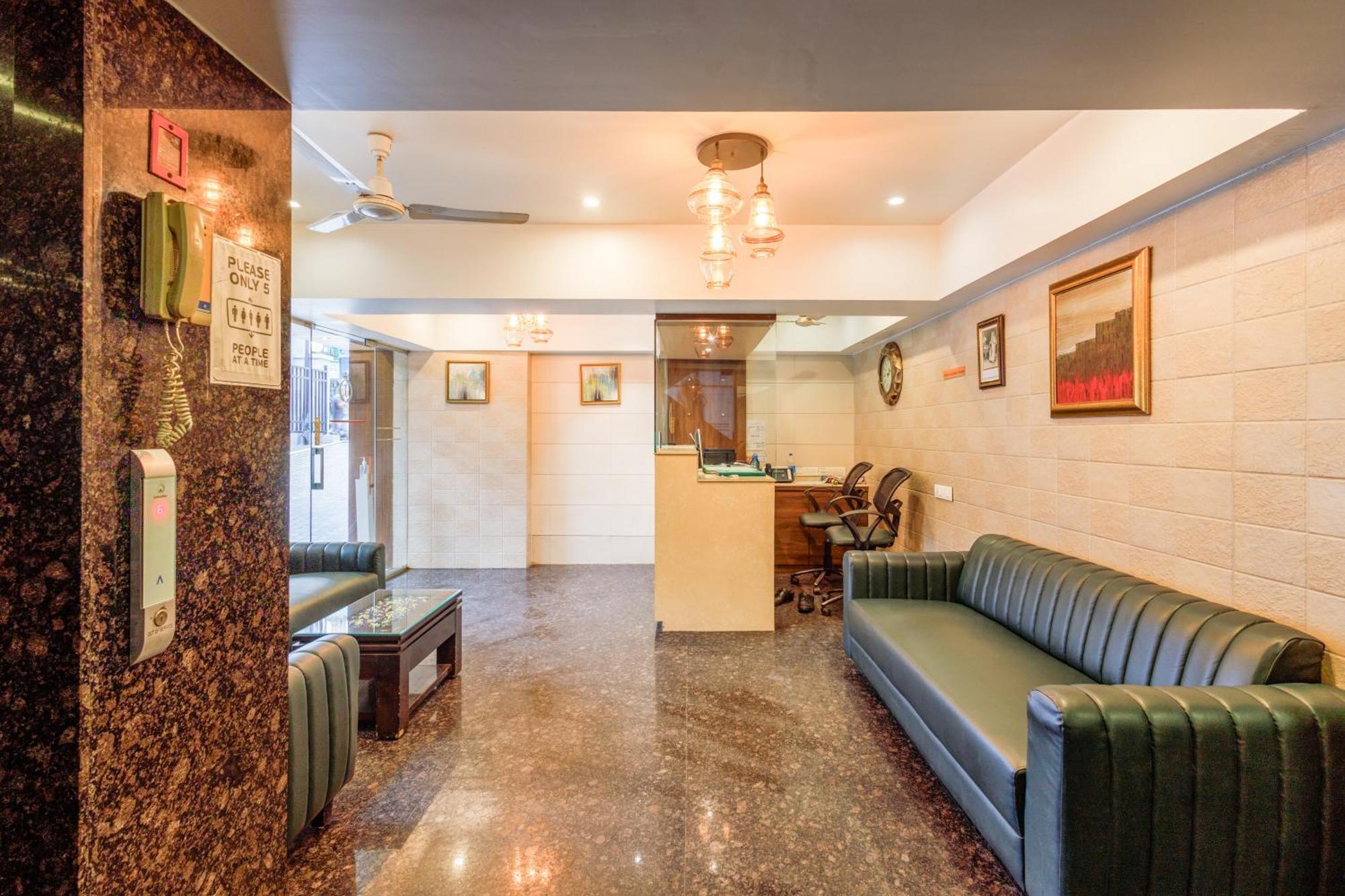 J Hotel And Banquets 孟买 外观 照片